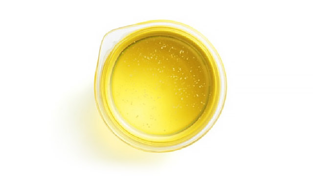 Bleaching system for oil refining